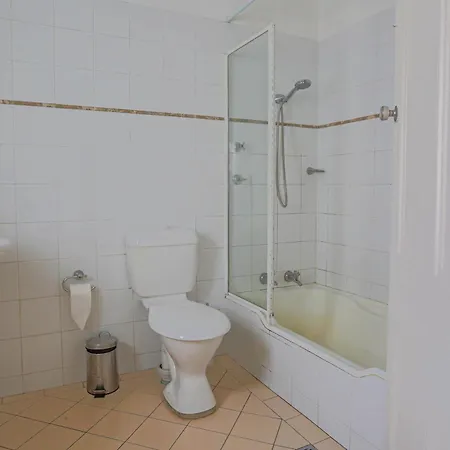 Stylish 3-Bedroom Near Darling Harbour - Free E-Bikes! Sydney Exterior photo