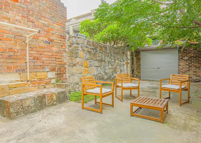 Stylish 3-Bedroom Near Darling Harbour - Free E-Bikes!